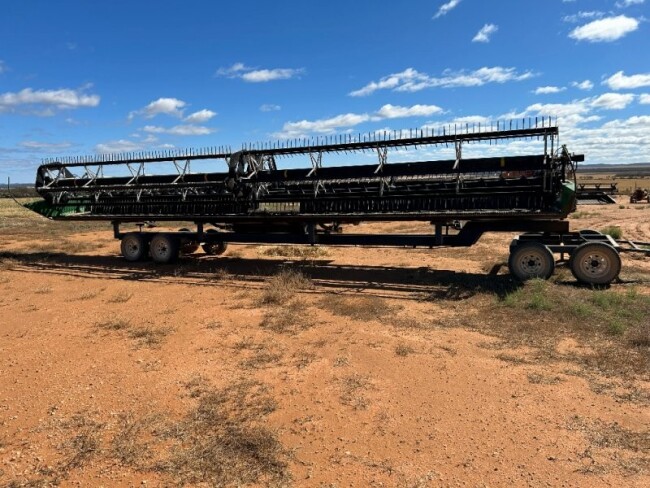 04f JD 9760 Header w honeybee